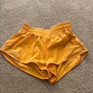Lululemon Hotty Hots size 0 low rise 2.5”